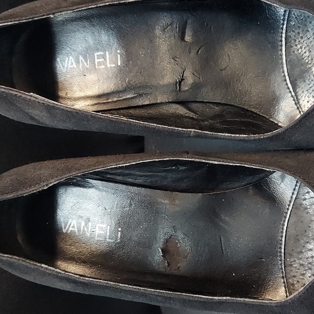 VANELI Black Suede Pumps Women's Size 8 - Picture 5 of 5